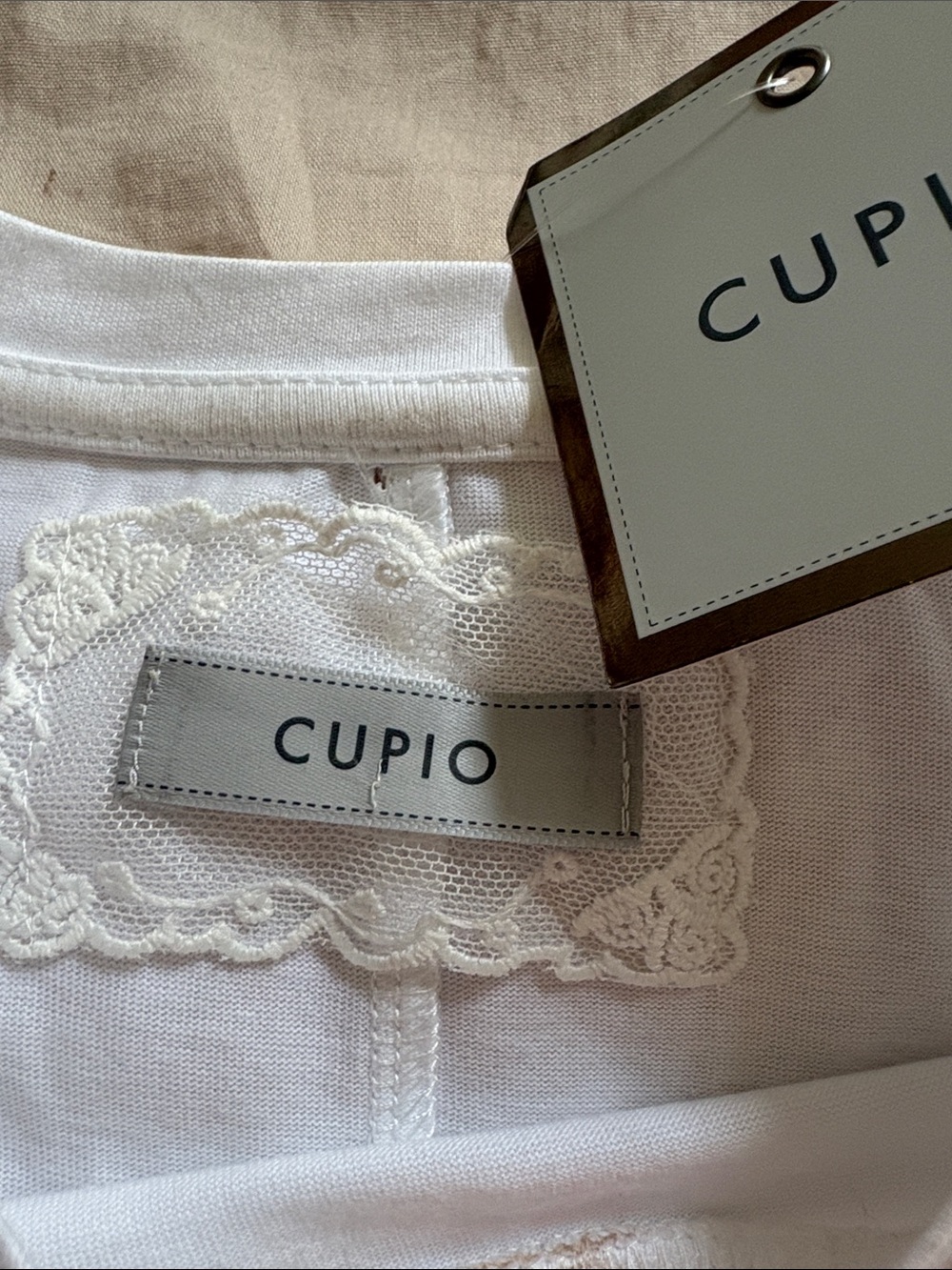 Cupio White Twist-Front Sleeveless Tee - Picture 2 of 2
